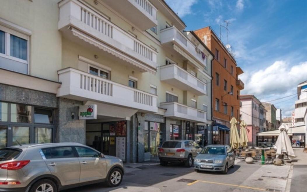 Apartment In The Center Of Pula Exterior photo